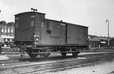 165386 Afbeelding van de bagagewagen D 2551 (serie D 2533-2556) van de N.S. te Den Haag S.S.